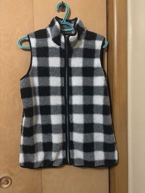 Northern Reflections Black & White Buffalo Check Sherpa Vest